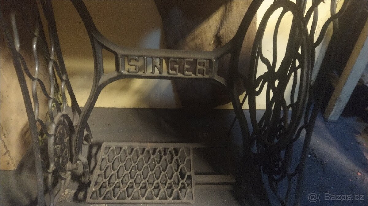 Starožitný šlapací šicí stroj Singer - 2