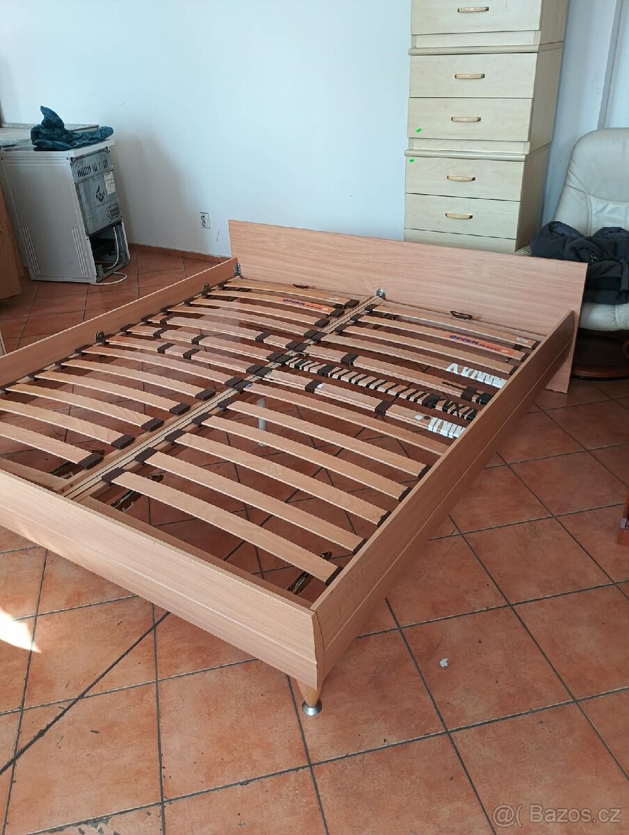Postel 180x200 s rošty - 2