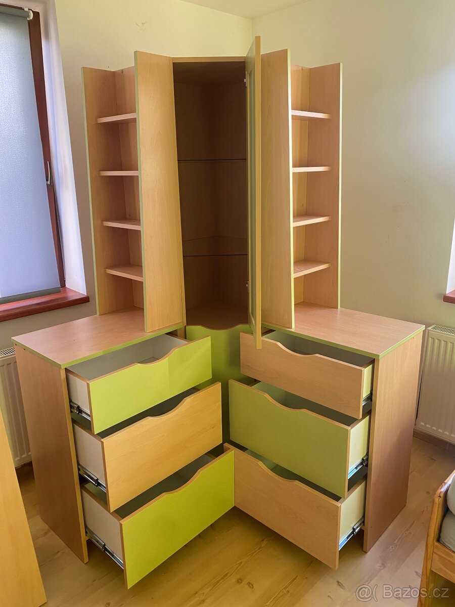 Zakázkový zelený nábytek - 2