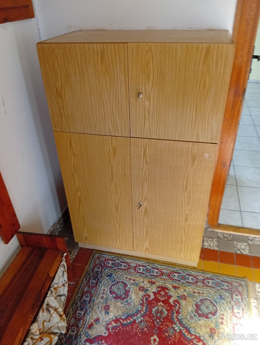 Prodám tyto 2 skříňky. - 2