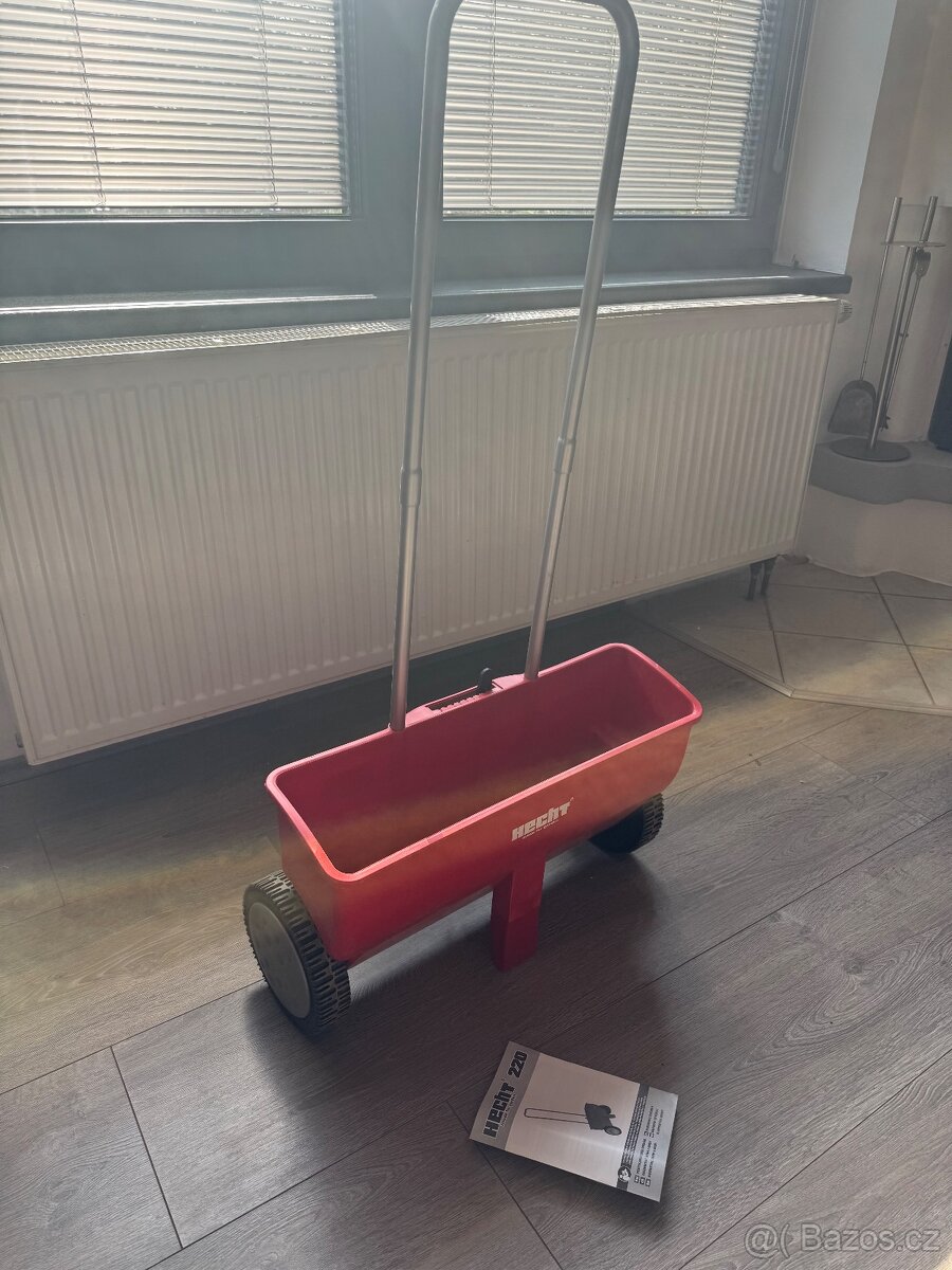Prodám - Hecht sazečka na trávu - 2