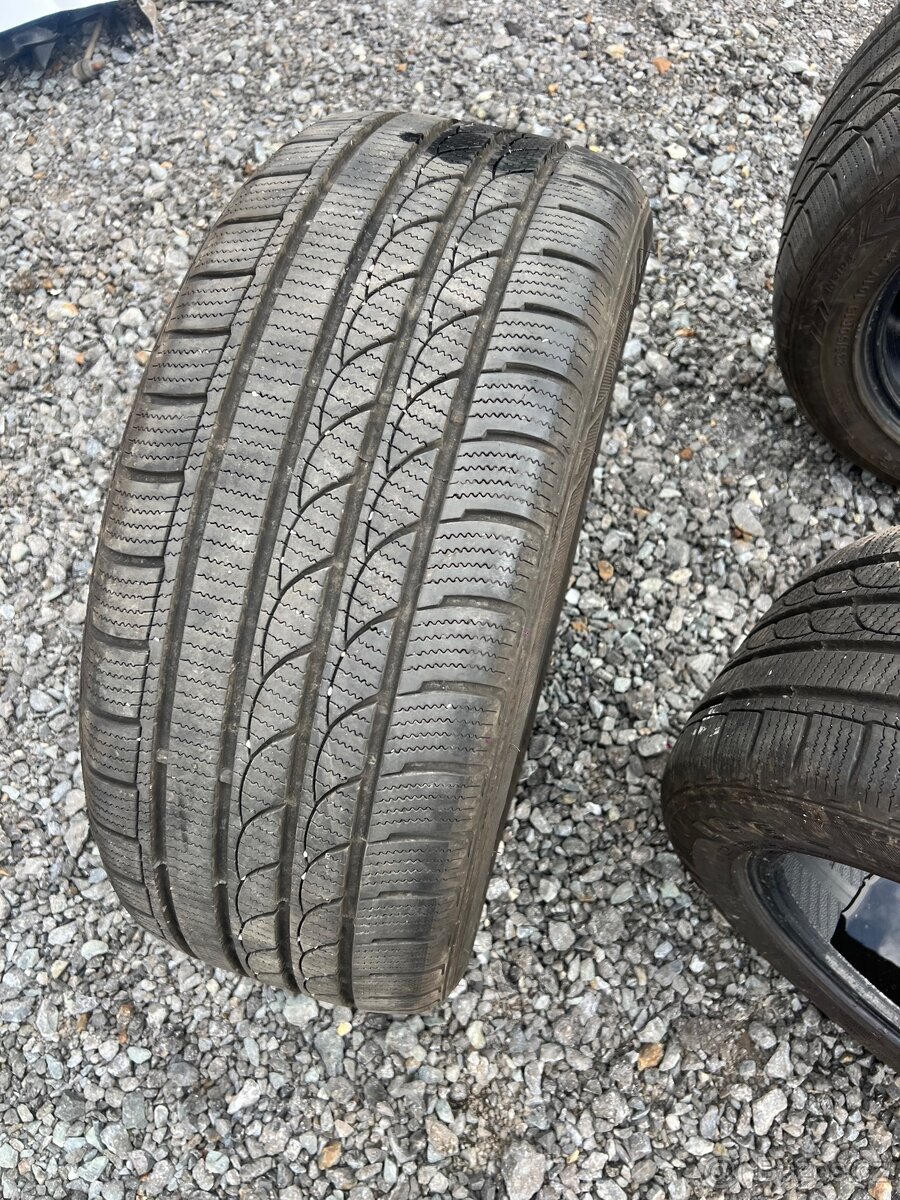 Zimní pneu 235/50 R18 - 2