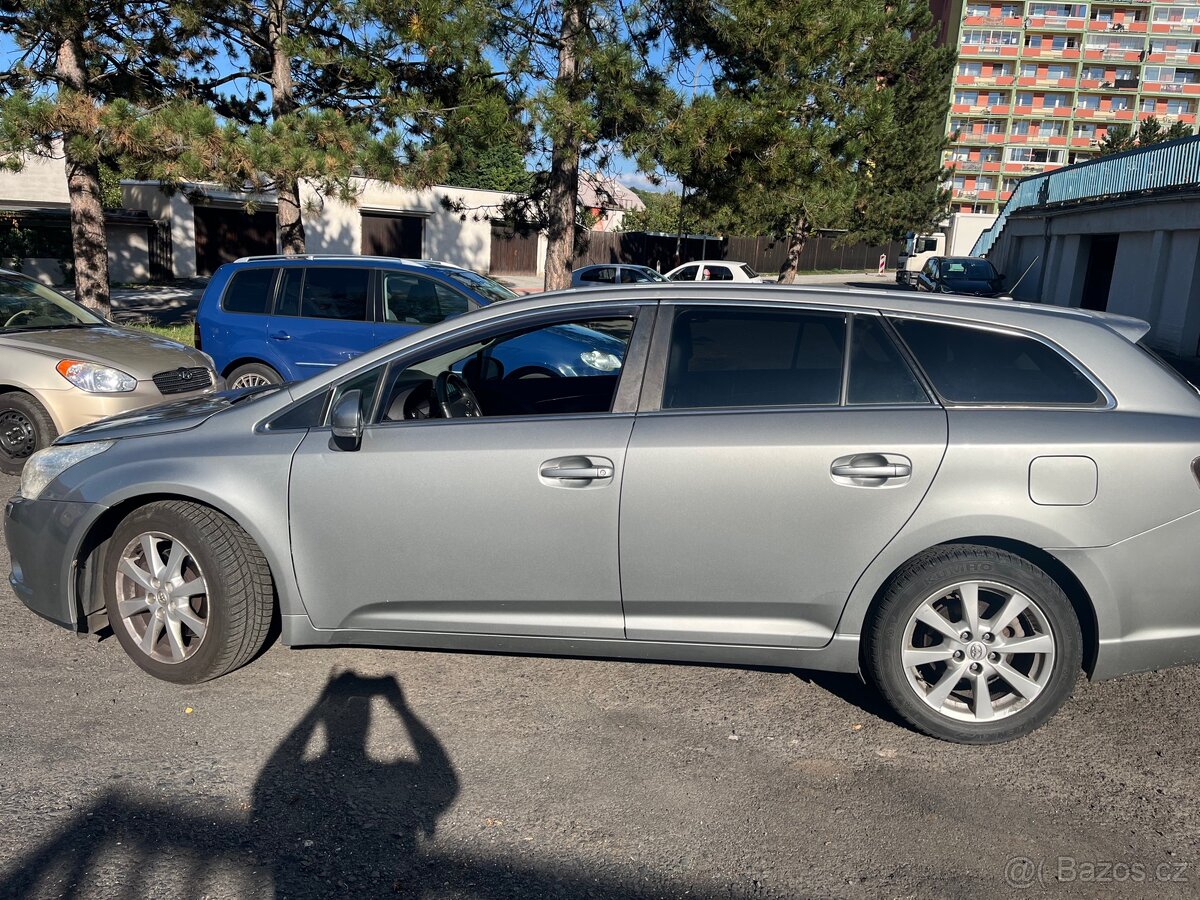 Toyota avensis - 2