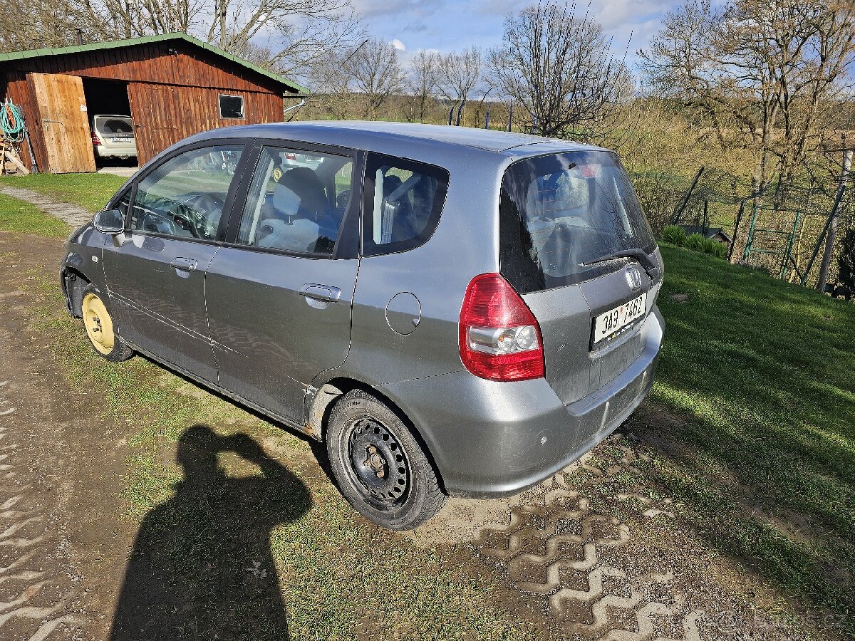 Honda Jazz 1.3 rok 2004 - 2