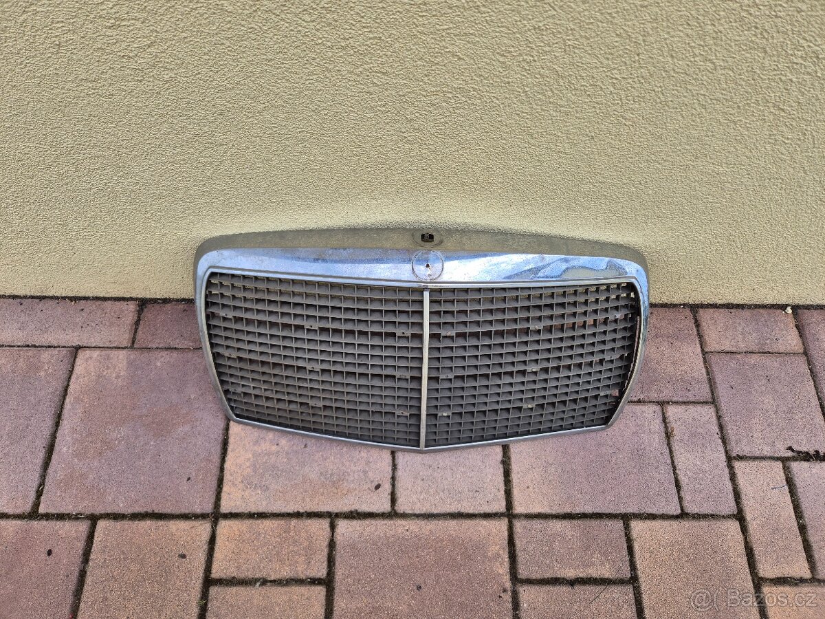 Mercedes W115 maska - 2
