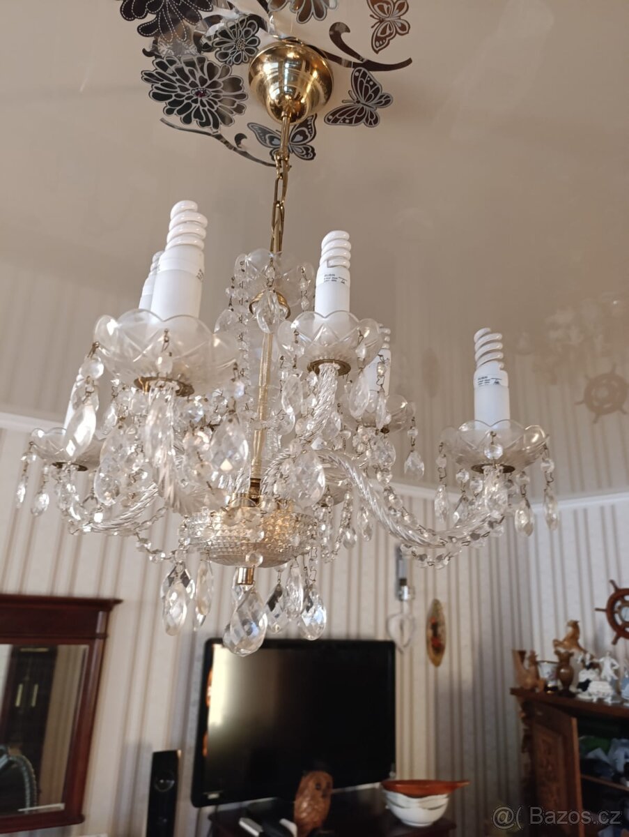 Křišťálový lustr . - 2