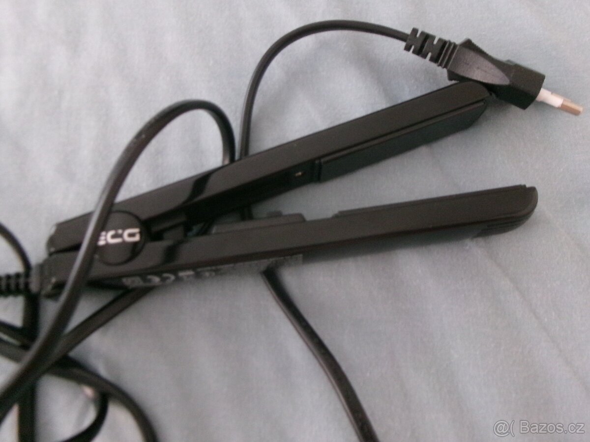 Žehlička na vlasy ECG. - 2