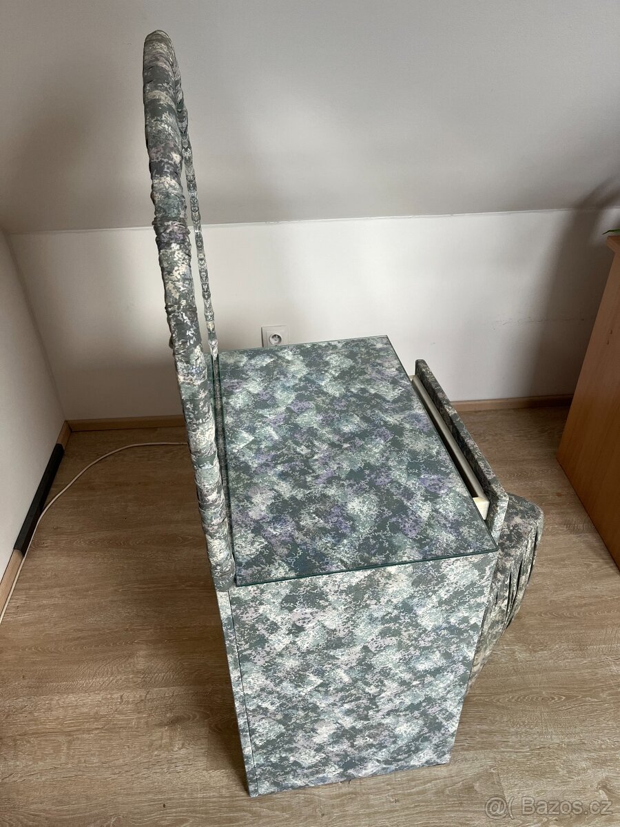 Toaletní stolek a taburet - 2