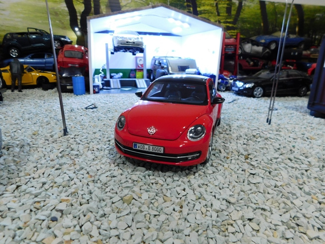 model auta 1:18 VW New beetle od Welly - 2