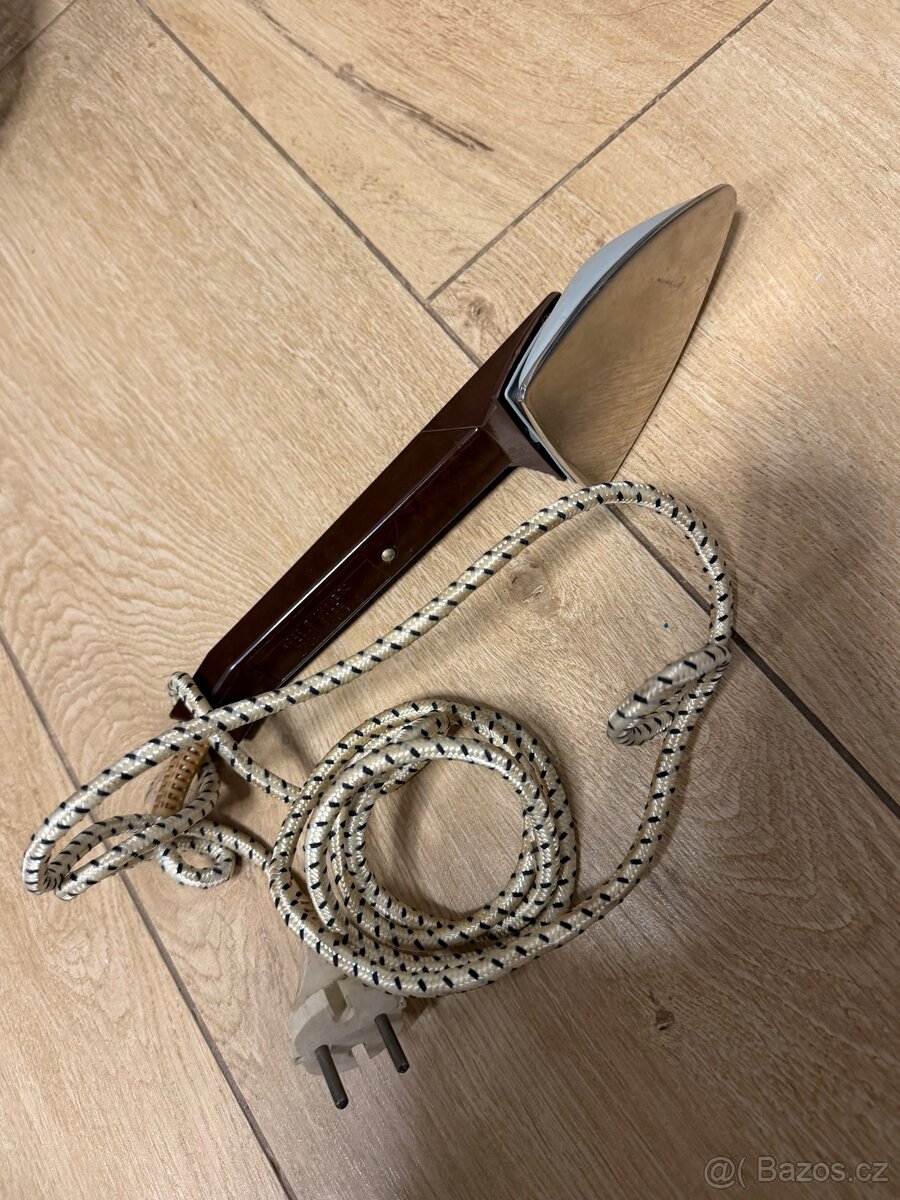 Retro ruska cestovni žehlicka SSSR - 2