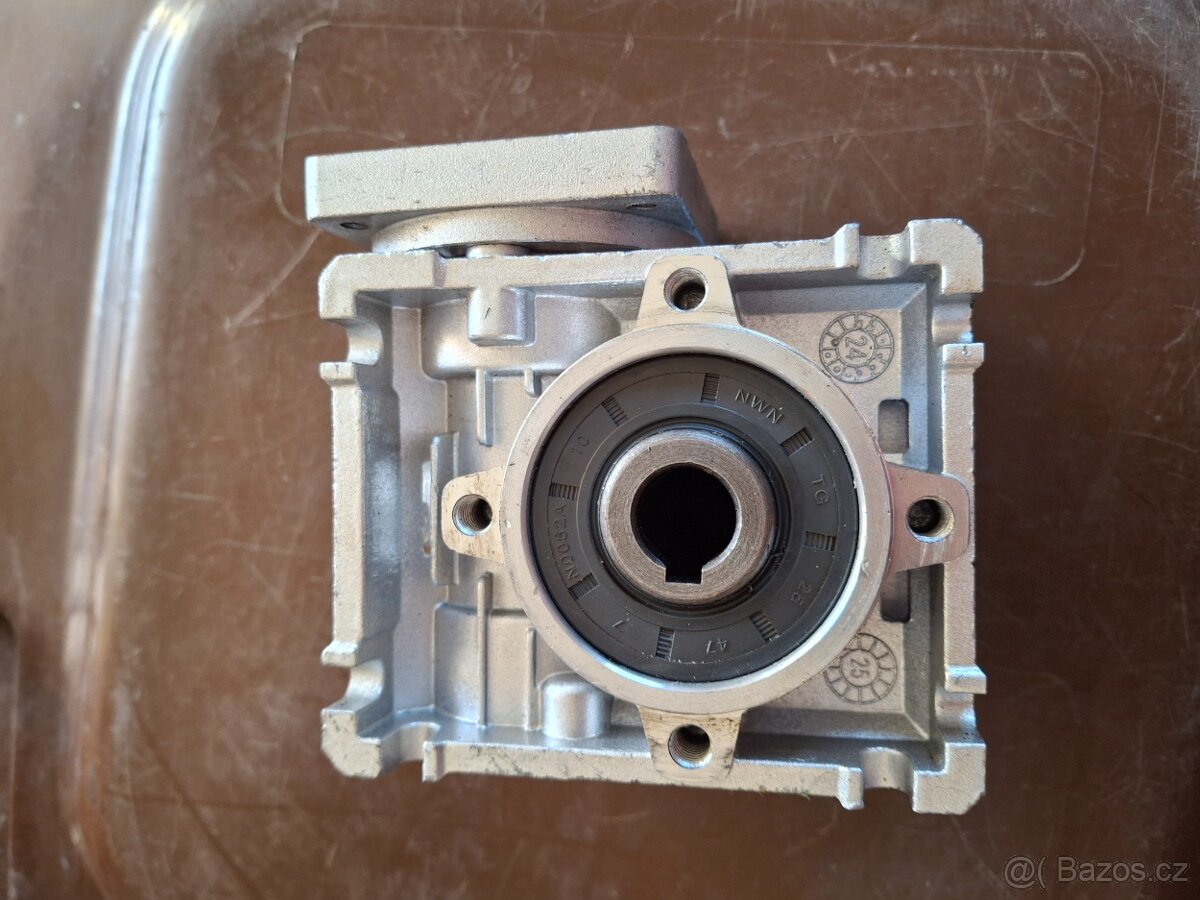 ŠNEKOVÁ PŘEVODOVKA ELEKTROMOTOR MOTOR - 2