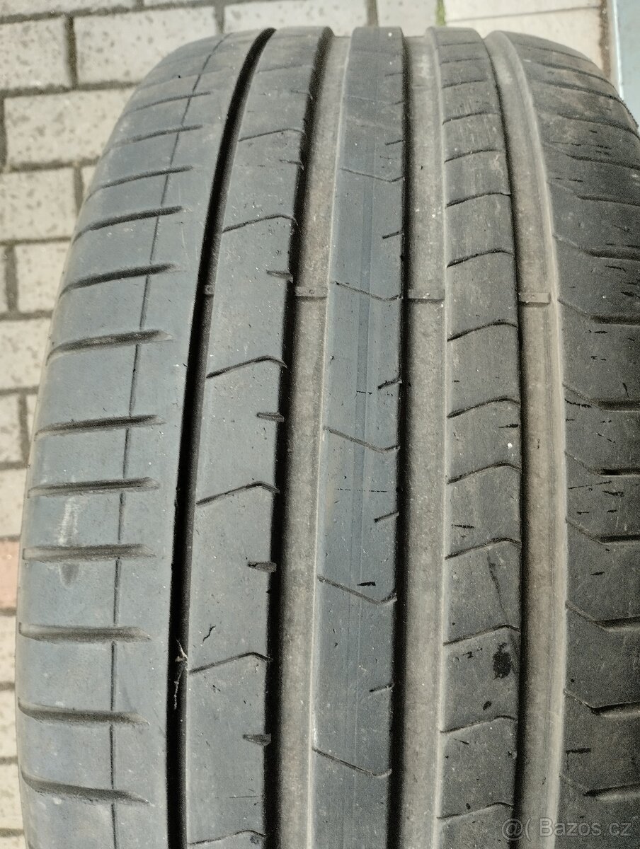 255/35 R21 DOT 2723 - 2