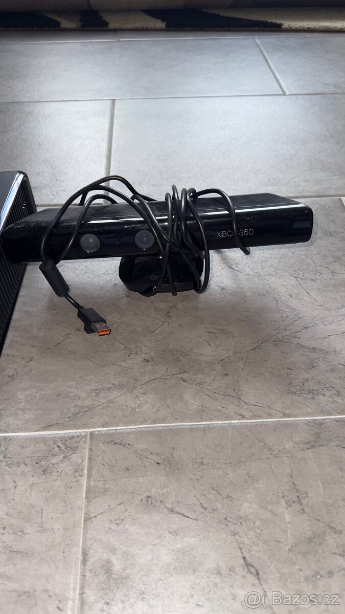 Xbox 360 Slim + Kinect + 2 ovladače + 24 her - 2