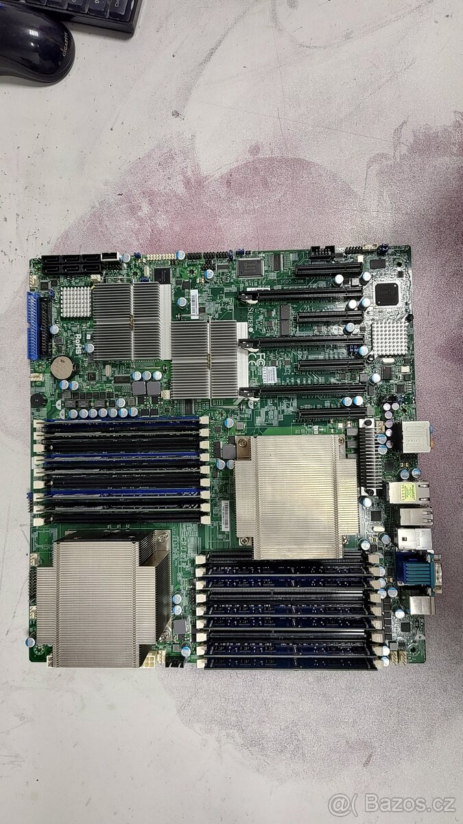 Motheboardy s procesory a pamětmi - 2