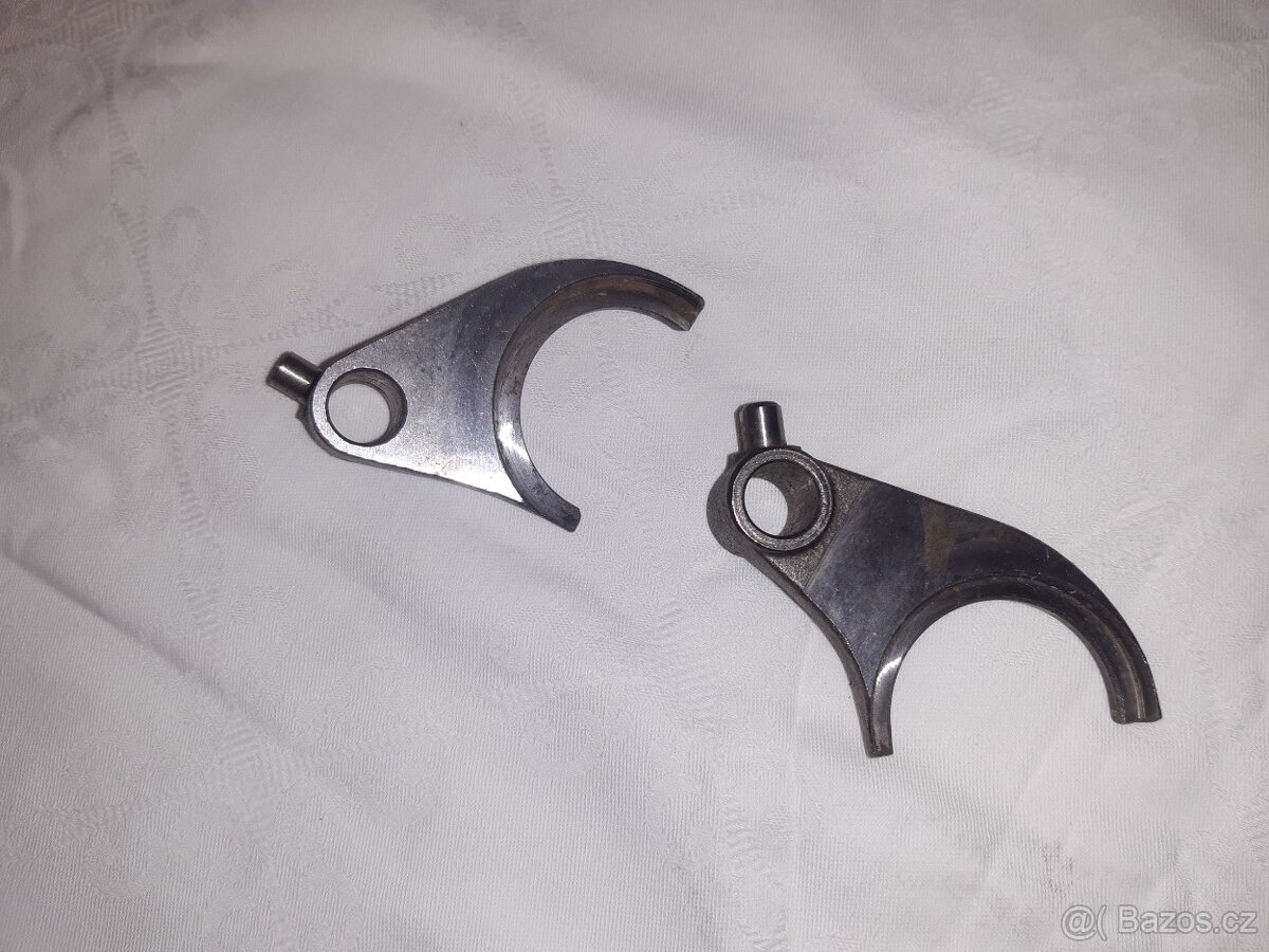 ČZ 380/514 - Řadící vidličky - 2