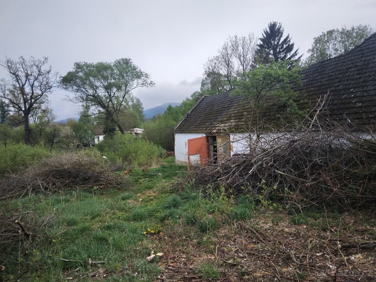 PRODÁM STAVEBNÍ PARCELU pro 2 rodinné domy - 2