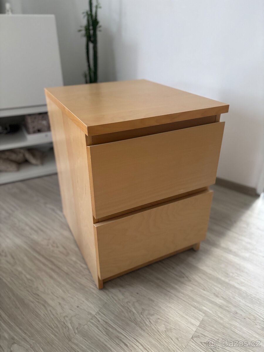 Malm noční stolek - 2