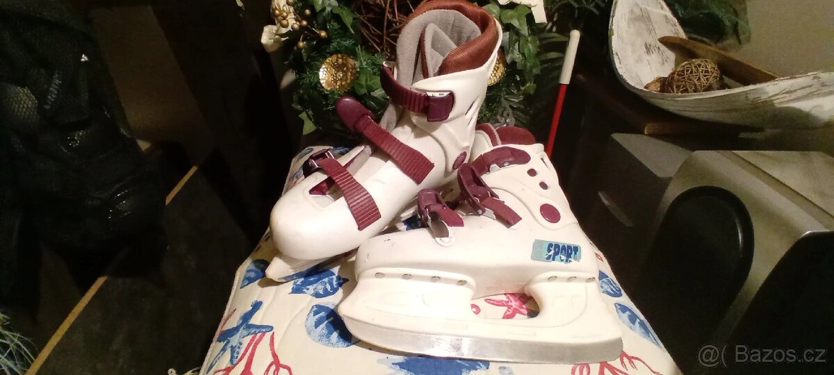 Dámské Dívčí brusle vel 36/37 stélka 21cm - 2