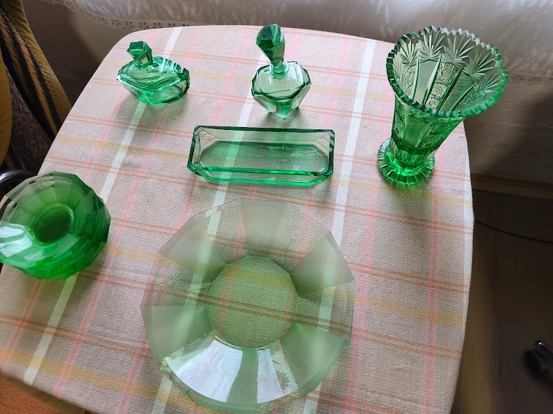 Souprava ze zeleného skla - 2