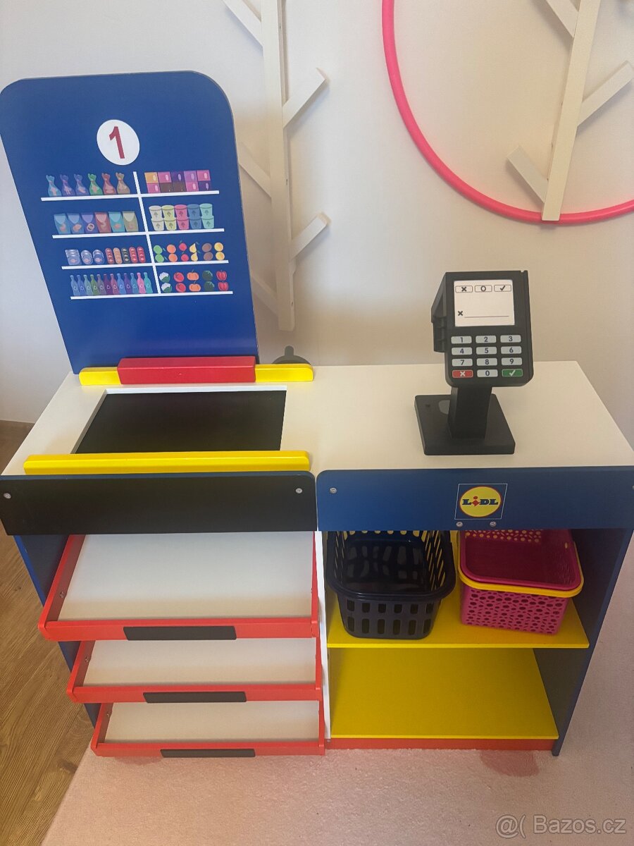 Dřevěný obchod Lidl - 2