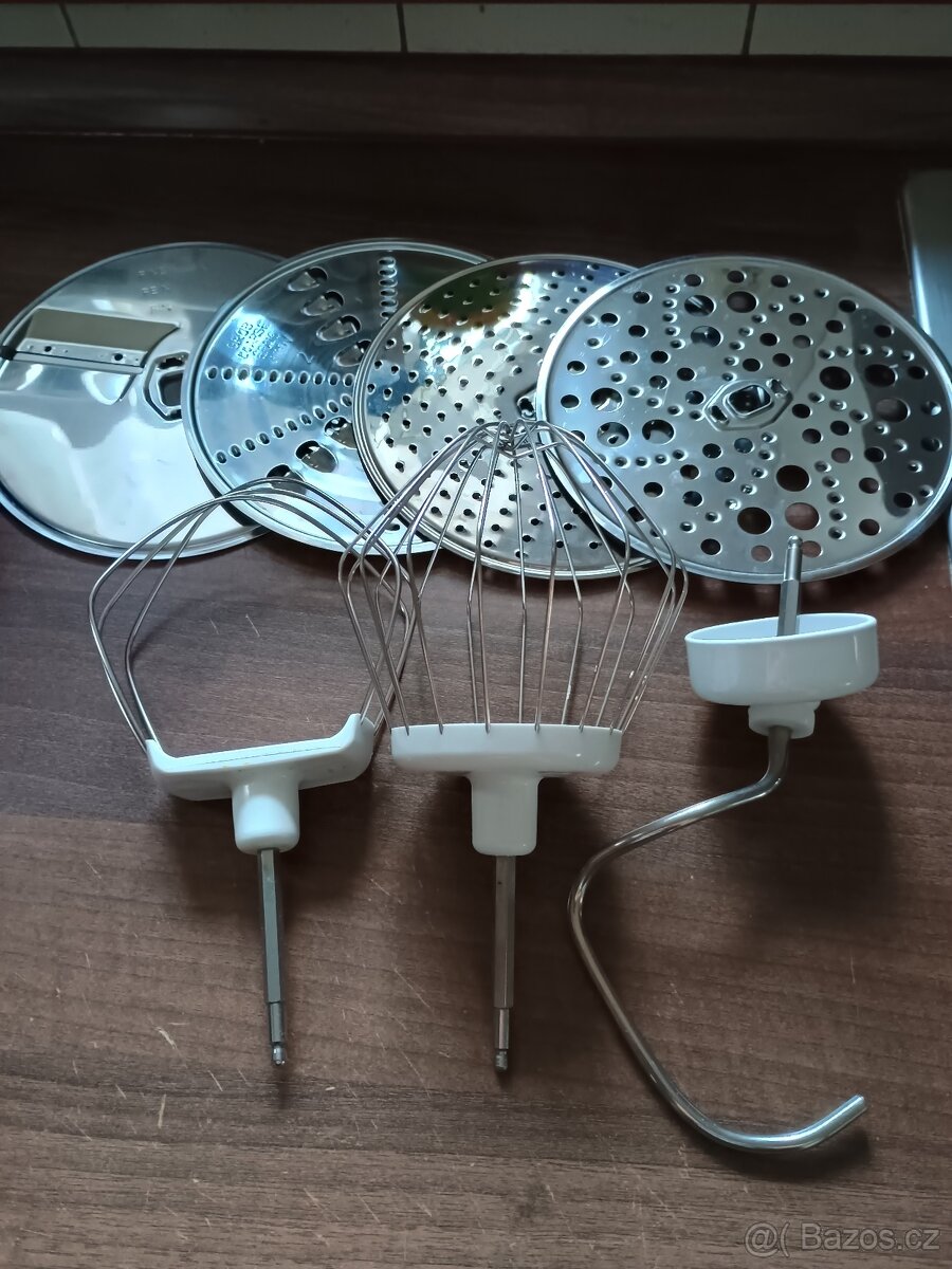 Kuchyňský robot BOSCH MUM48A1 - 2