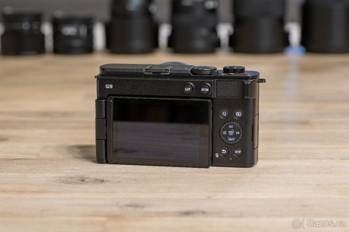Panasonic LUMIX DC-S9 - 2