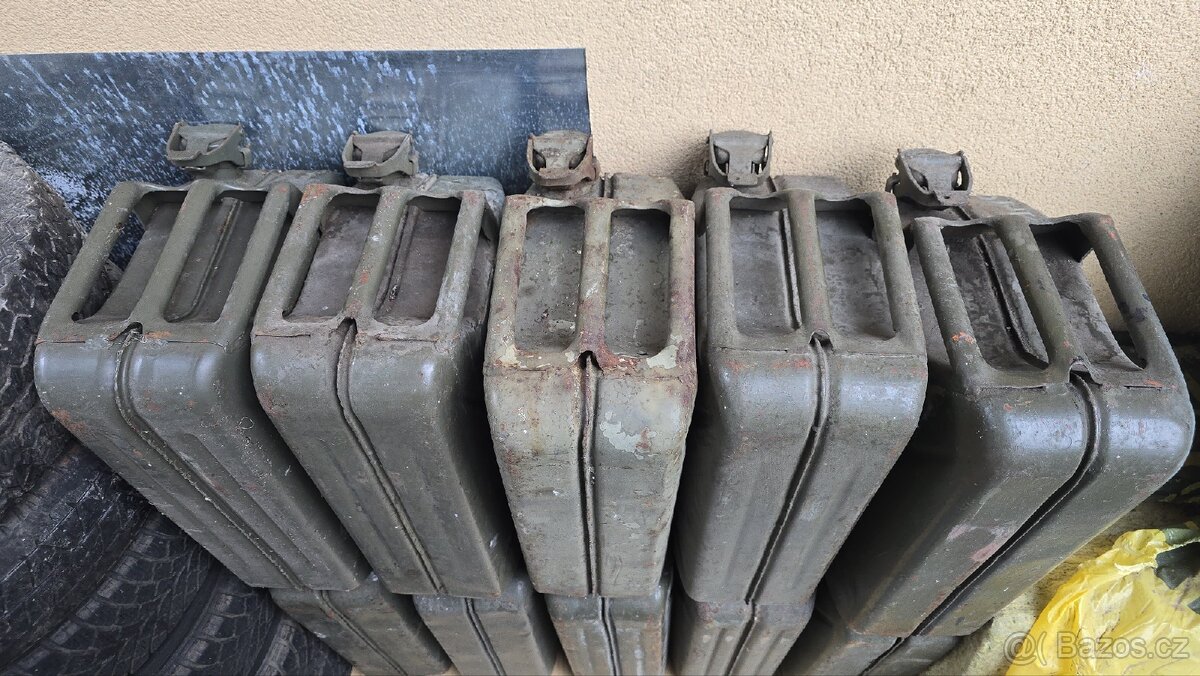 Plechové kanystry - 2