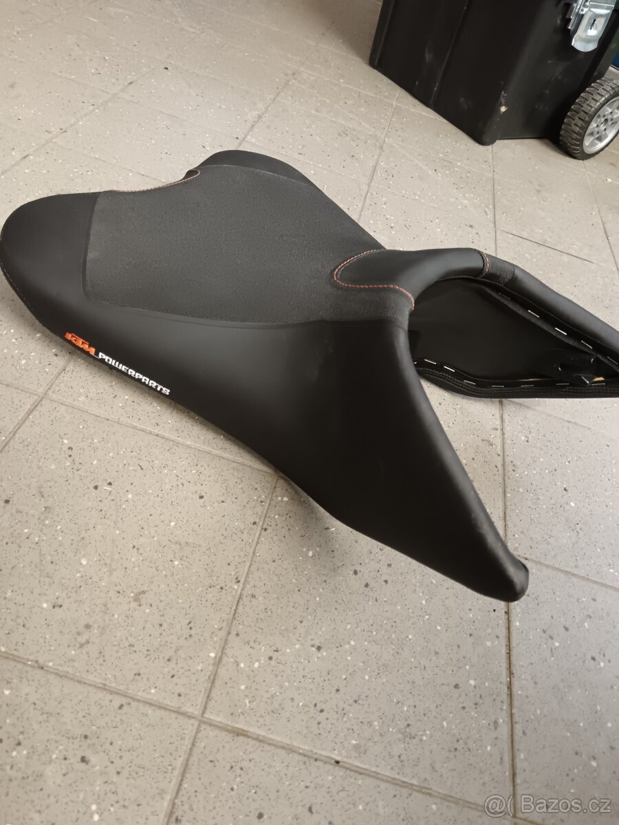 Sedlo superduke - 2