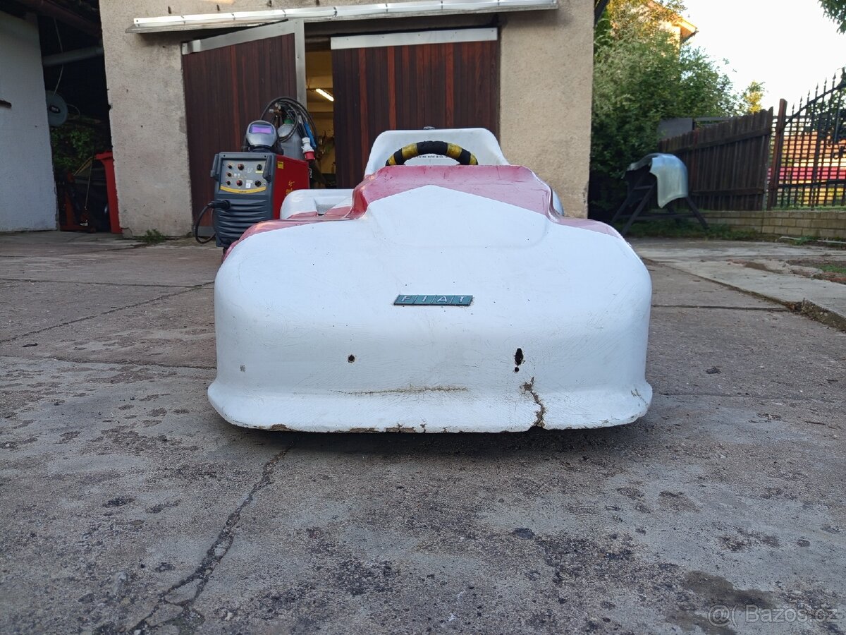 Dobová závodní motokára informace - 2