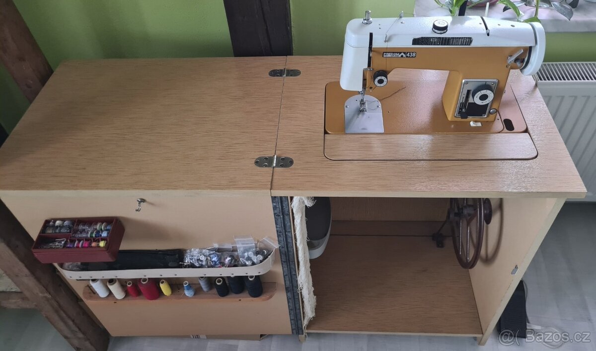 Šicí stroj Predom Lucznik 438 skříňkový - 2