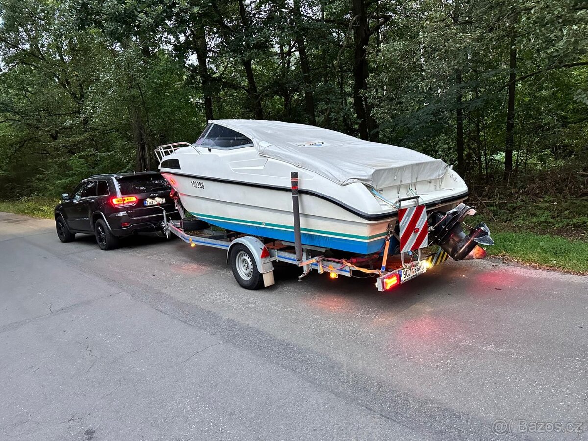 Kajutový motorový člun RIO 550 Cruiser + přepravník v ceně - 2