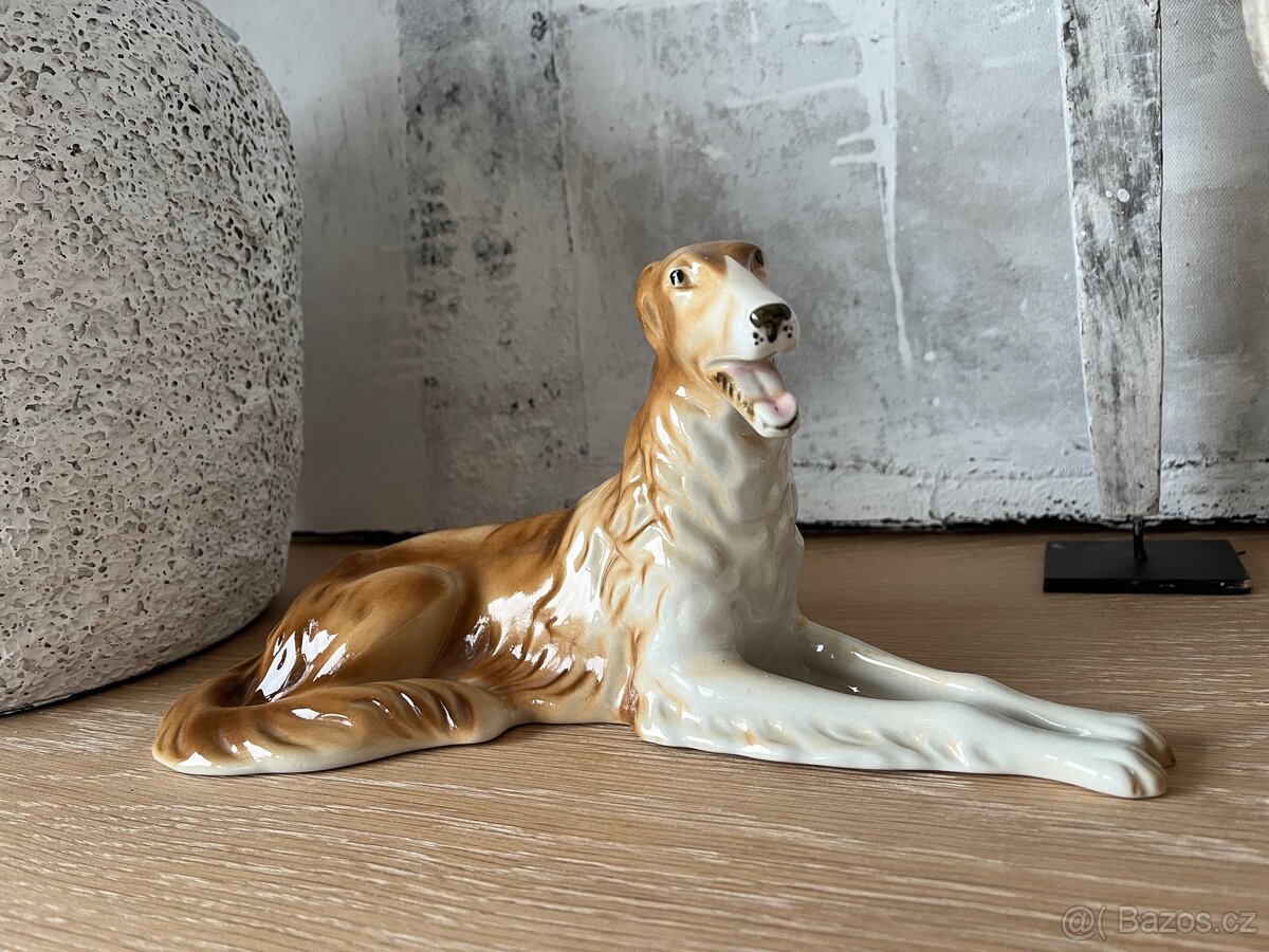 Royal Dux, Porcelánová soška - ležící chrt - 2