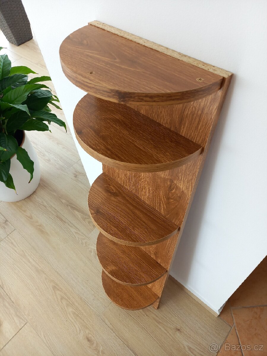 Nástěnný regál s policemi - 2