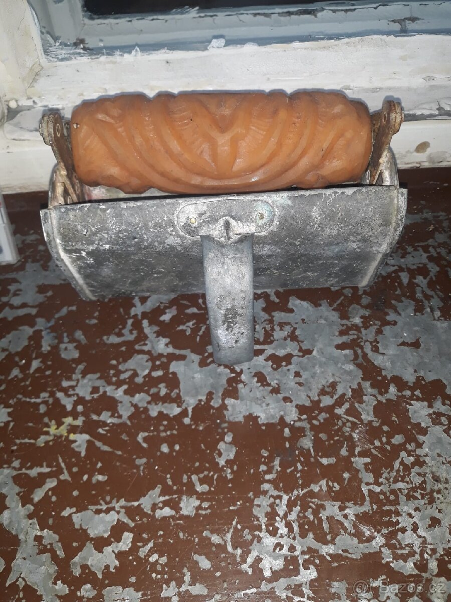 Prodám mašinku s válečkem. - 2