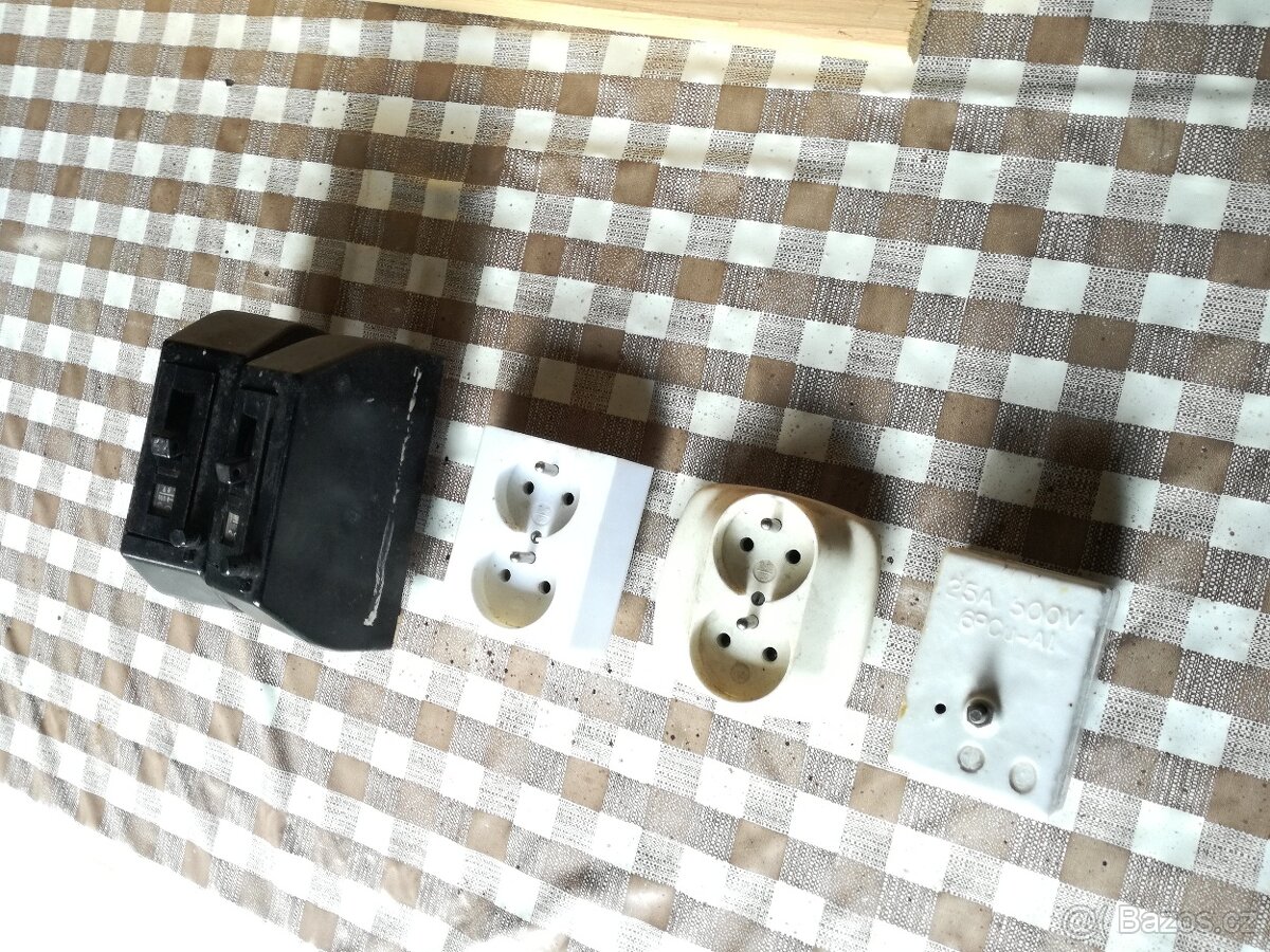 El. materiál starší výroby - 2