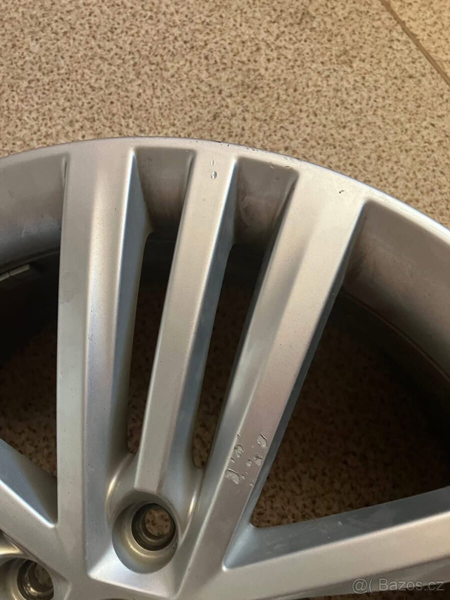 Trinity, R18, Škoda Superb - 2