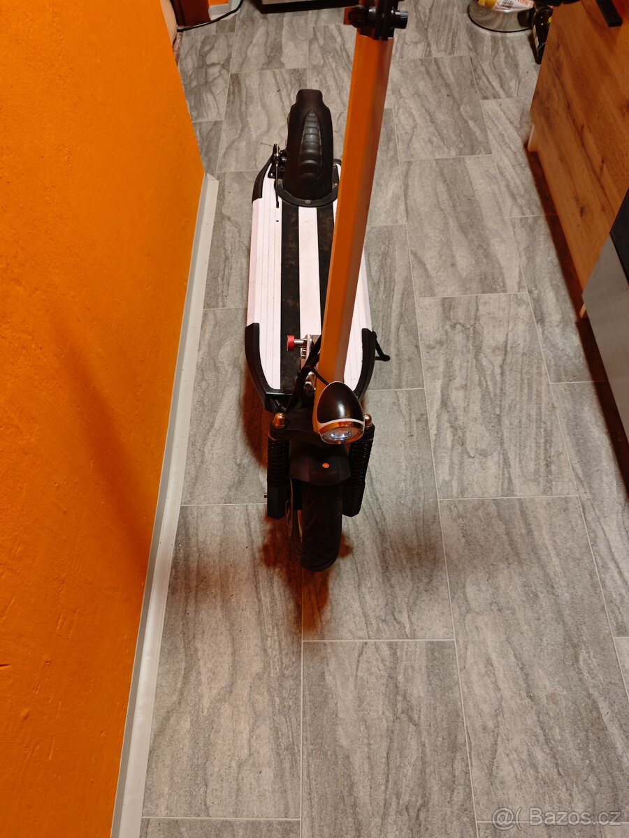 Dafiant elektrická kolobezka - 2