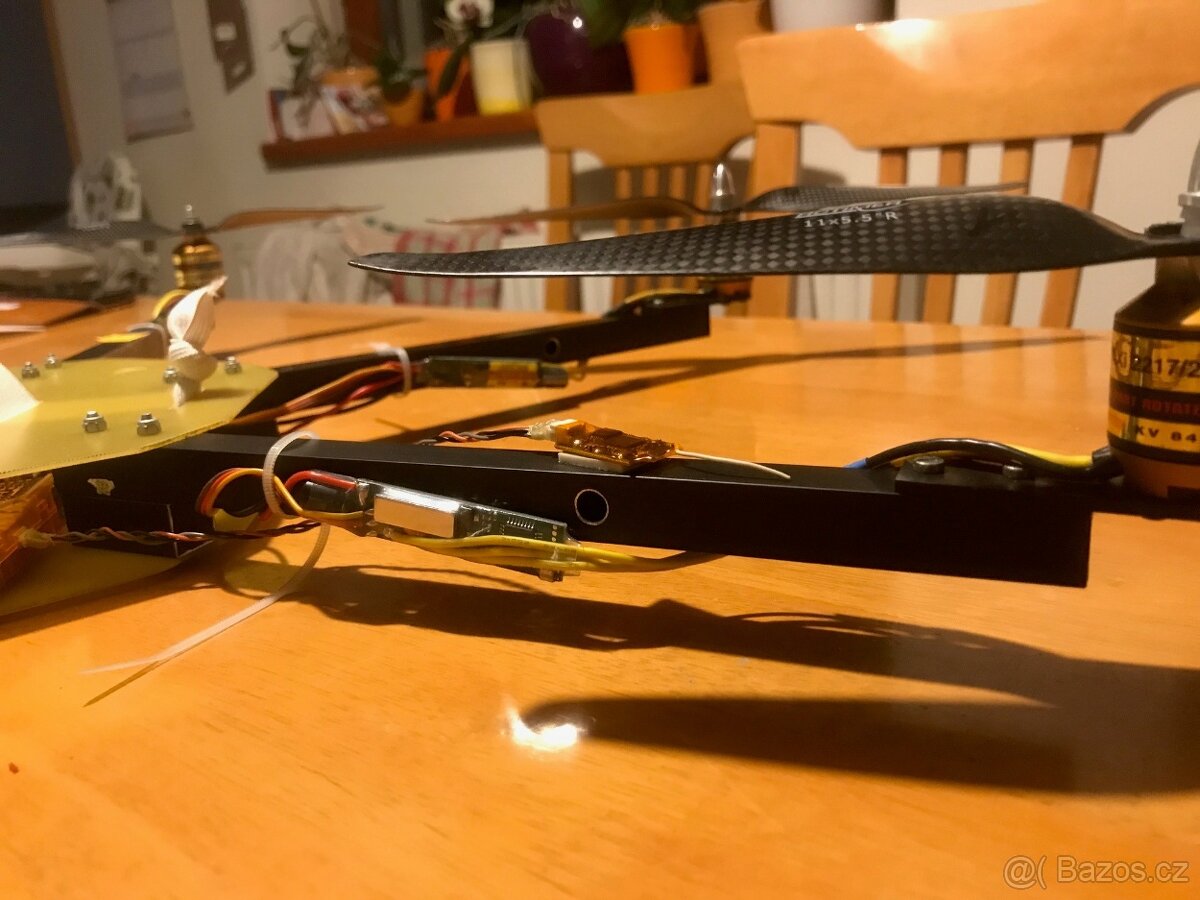 Dron DJI V2 hexakopter motory AXI 2217/20 - 2