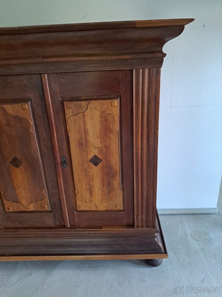 Starožitná dubová komoda - 2