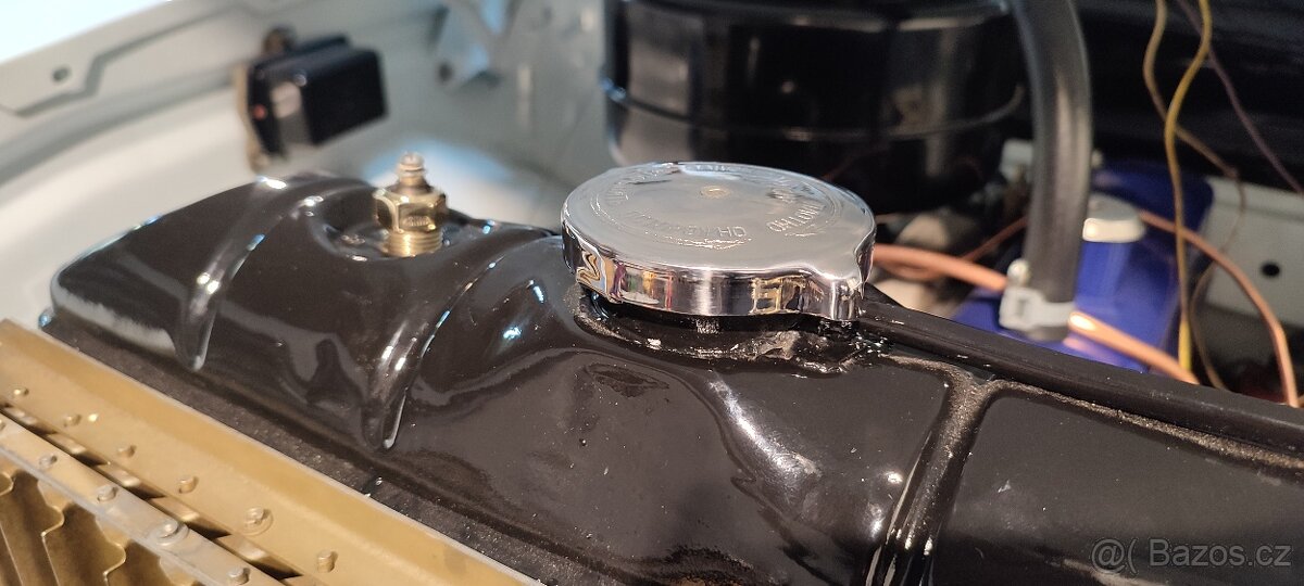 GAZ 20 21 69 Volha Pobeda Viečko uzáver chladiča - 2