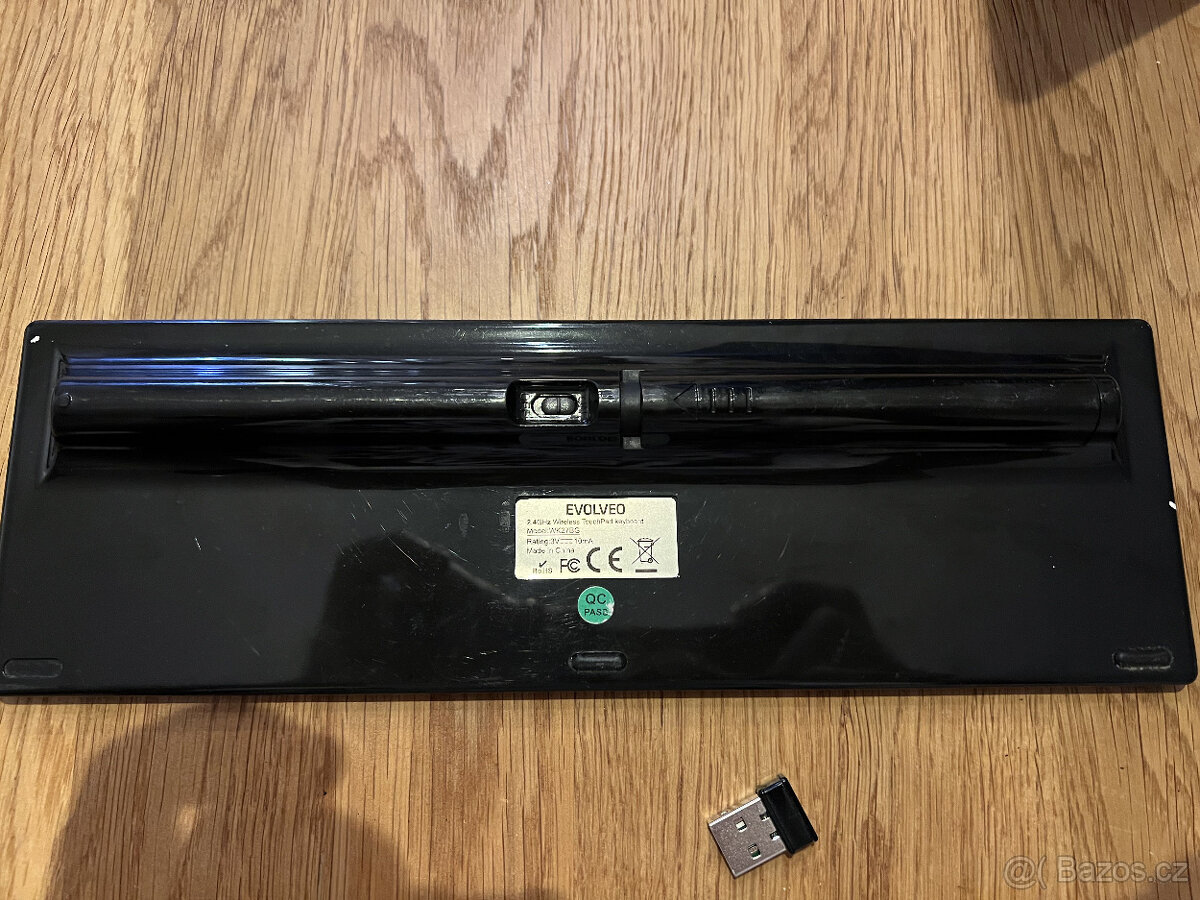 Malá bezdrátová klávesnice s Touchpad Evolveo - 2