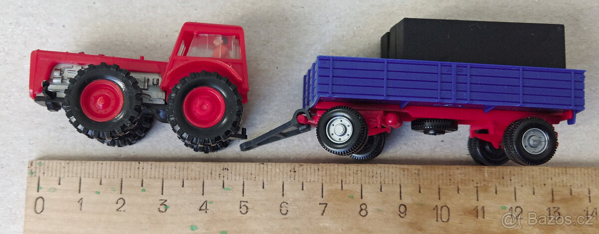 Modell Fahrzeuge. Traktor + vlek Wiking. 1:87. - 2