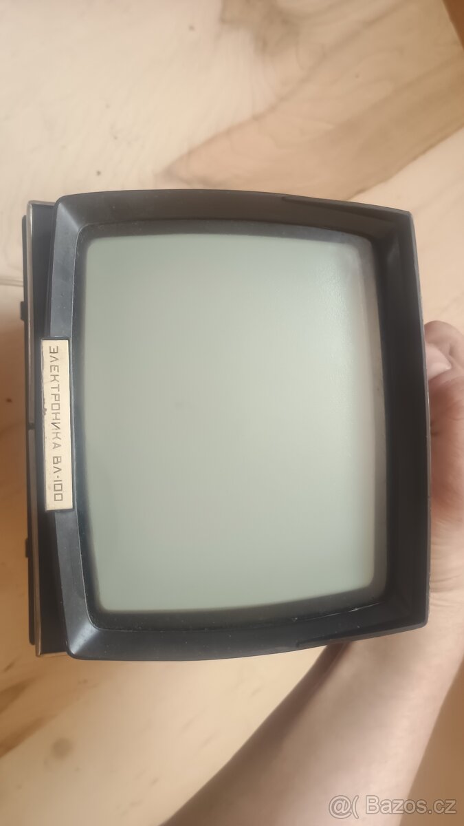 Retro přenosná televize Elektronika BL-100 - 2