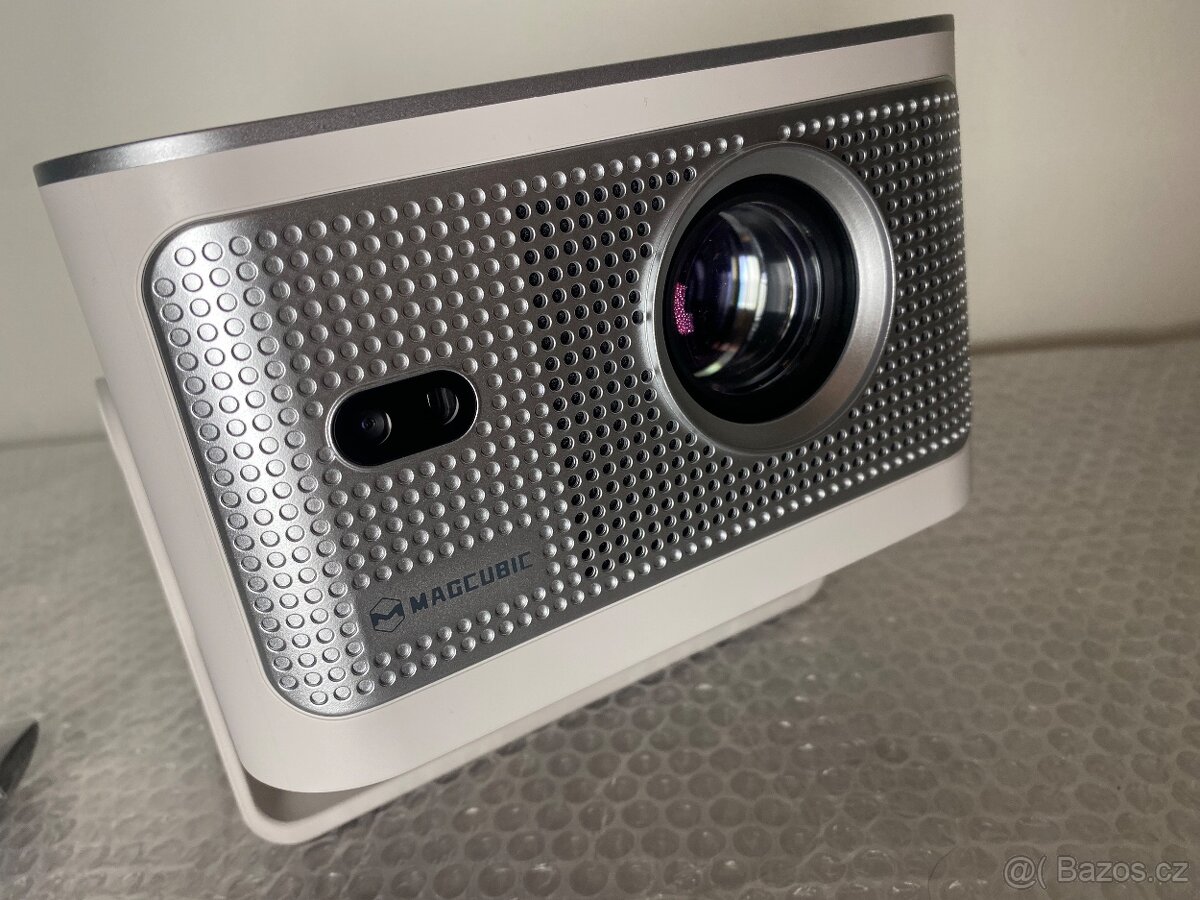 Přenosný projektor MAGCUBIC - 2