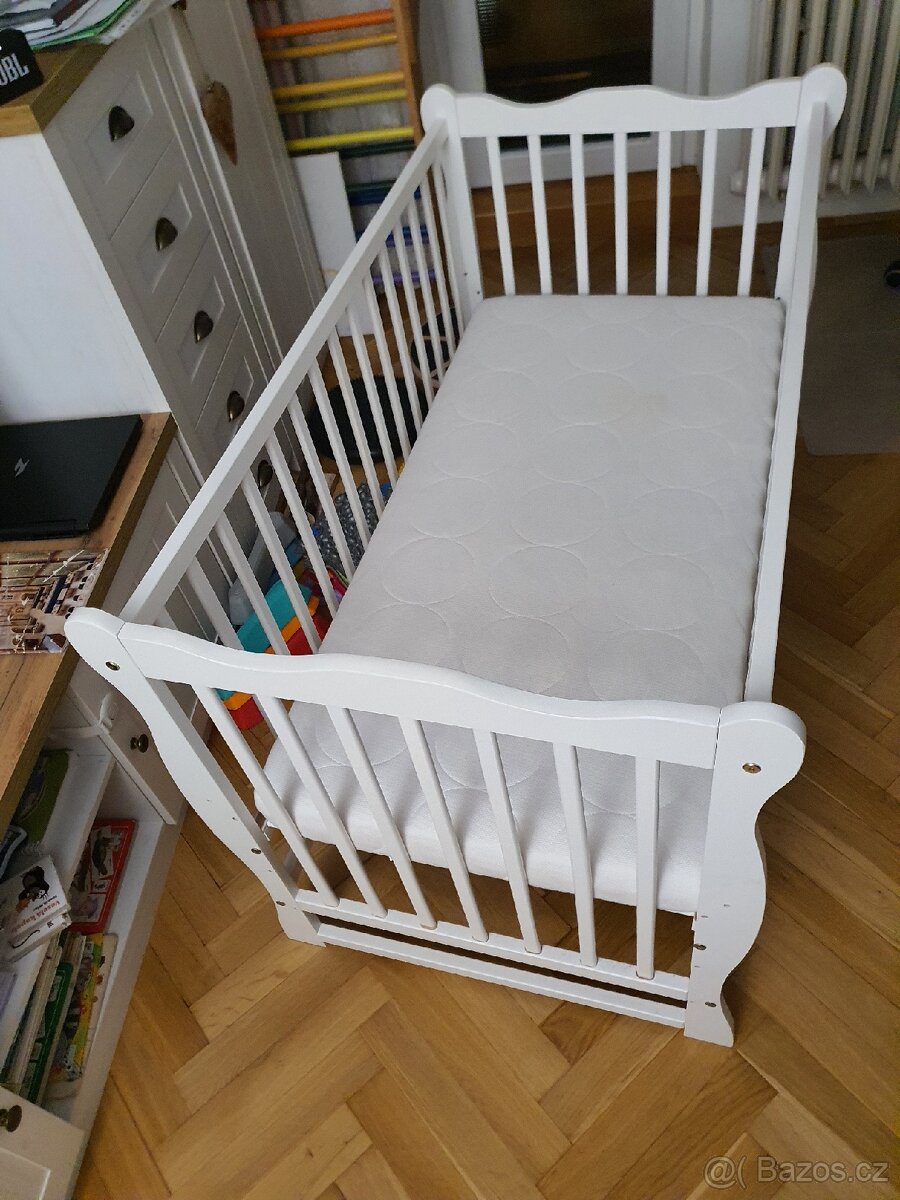 Dětská postýlka + matrace - 2