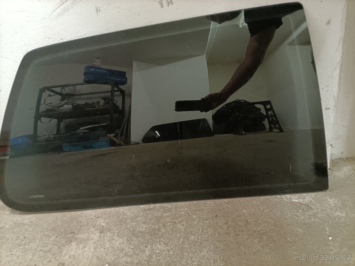 sklo boční zadní GOLF 4 3-dvéřový - 2