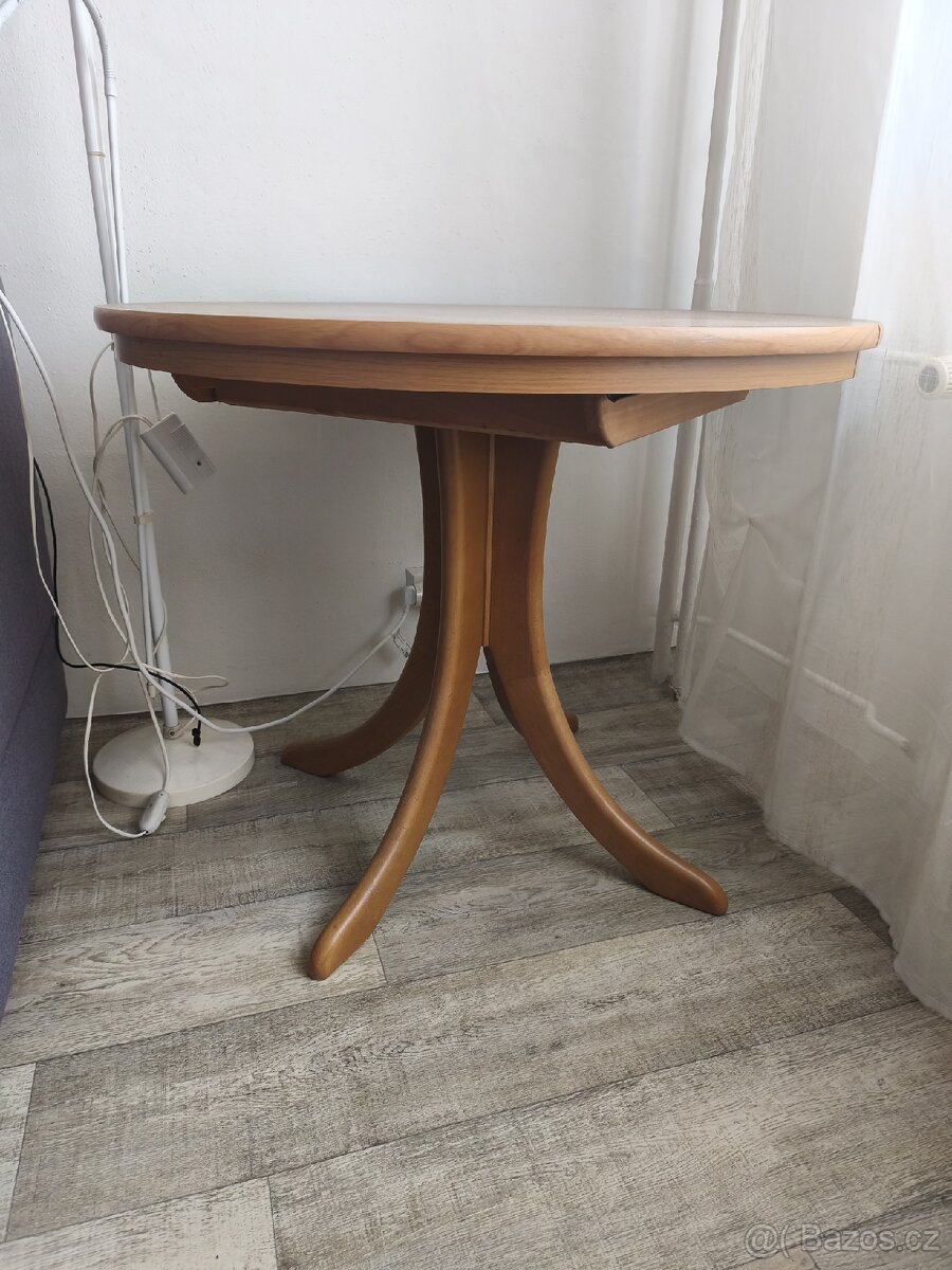 Jídelní stůl - 2