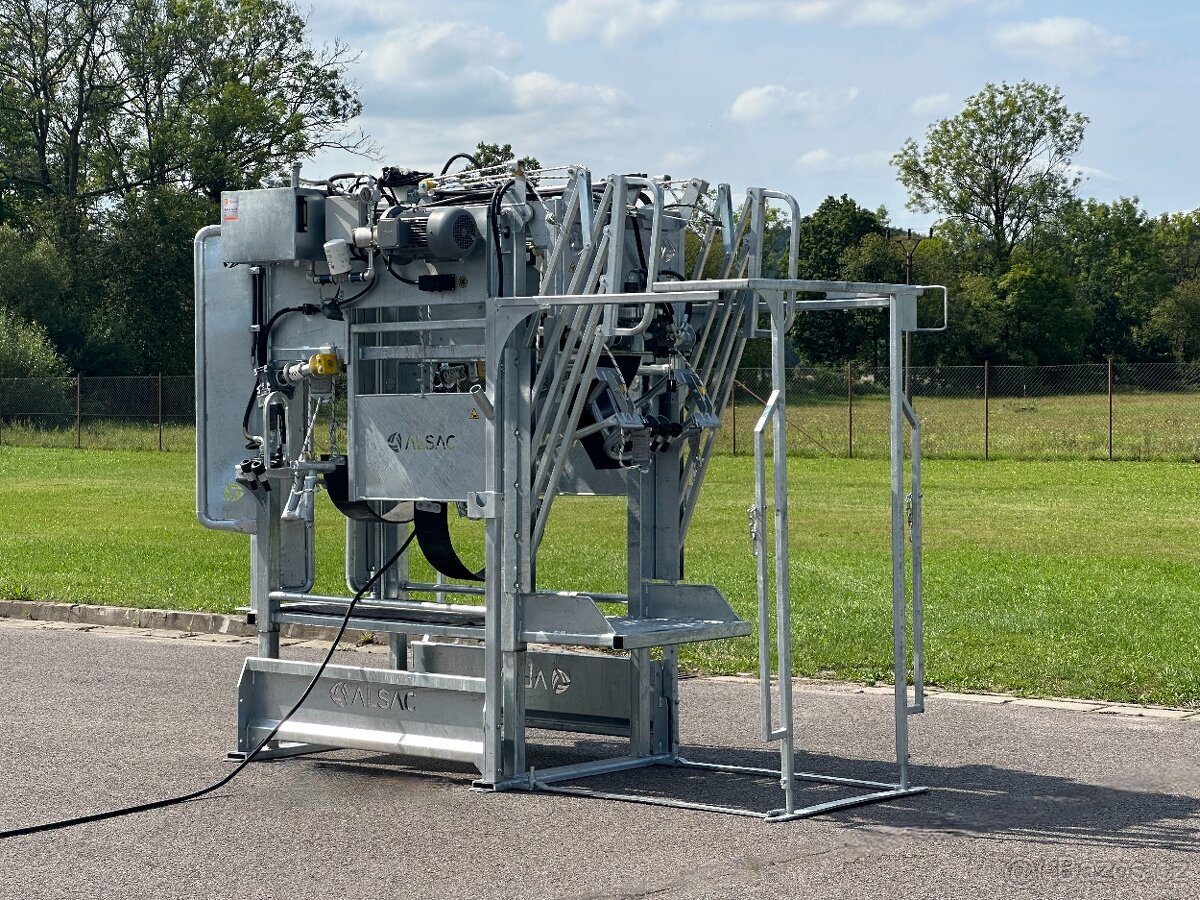 Paznehtářská klec - hydraulická - 2