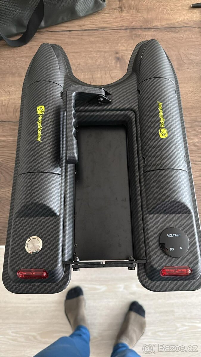 Lodička RidgeMonkey 750 - 2