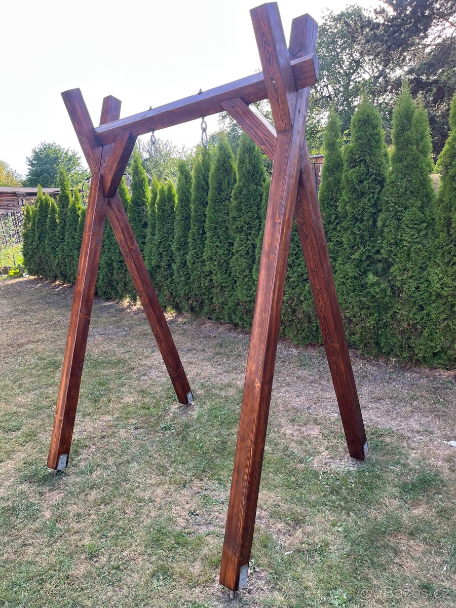 Dřevěná konstrukce pro dětskou houpačku - 2